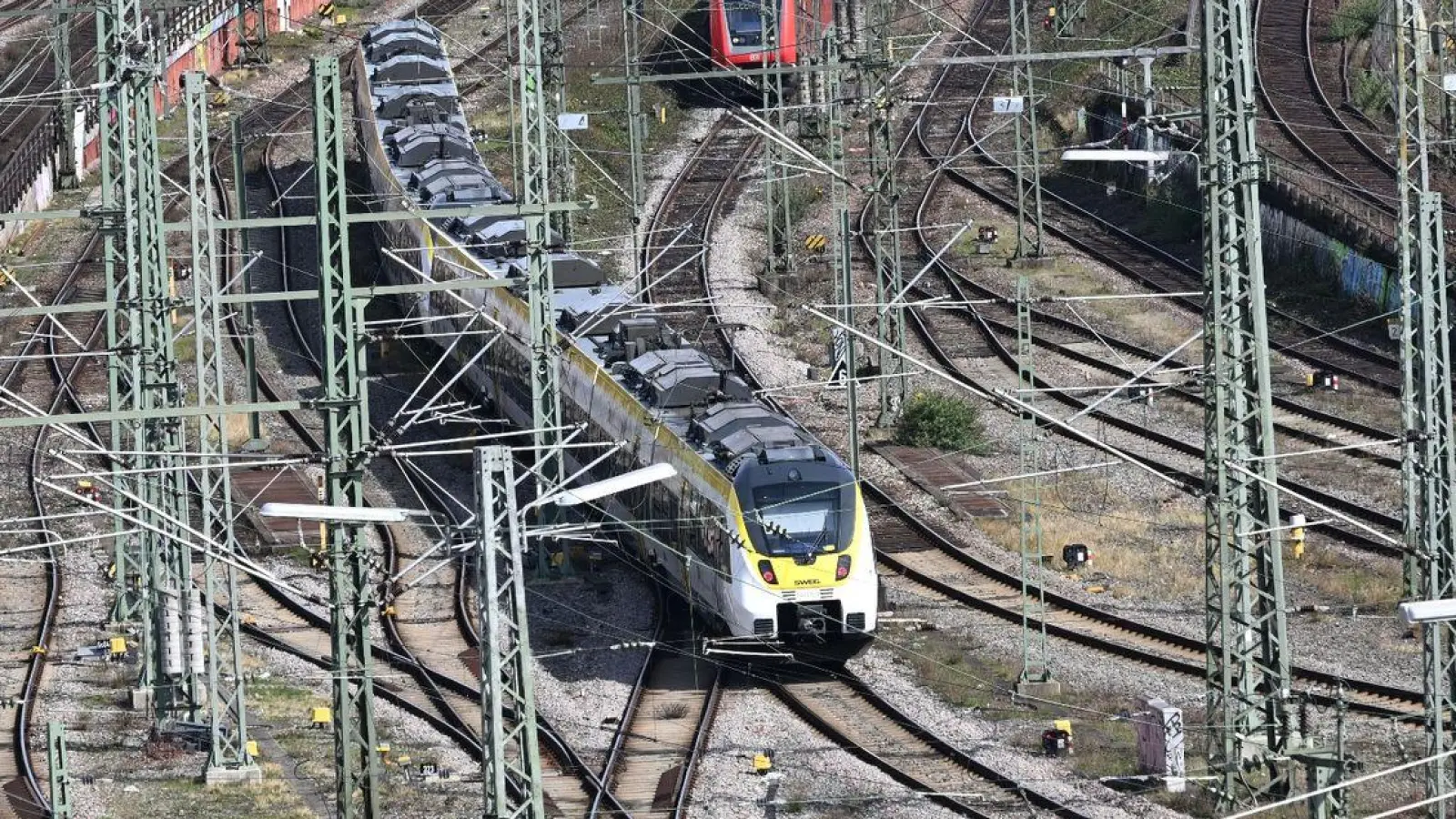 Die Gleisfläche des milliardenschweren Bahnprojekts Stuttgart 21, bei der der Stuttgarter Hauptbahnhof unter die Erde verlegt werden soll. (Foto: Bernd Weißbrod/dpa)