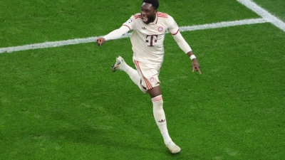 Alphonso Davies will nach seinem Kreuzbandriss bald sein Comeback in der Bundesliga und Champions League geben. (Archivfoto) (Foto: Rolf Vennenbernd/dpa)