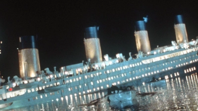 Der Untergang des Luxusliners „Titanic“ im Film von Regisseur James Cameron. (Foto: dpa-Film 20th century fox/dpa)