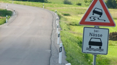 Bei Langfurth verschwinden in der Dinkelsbühler Straße immer wieder Leitpfosten. Die Dinkelsbühler Polizei rätselt. (Symbolbild: Frank Lauer)