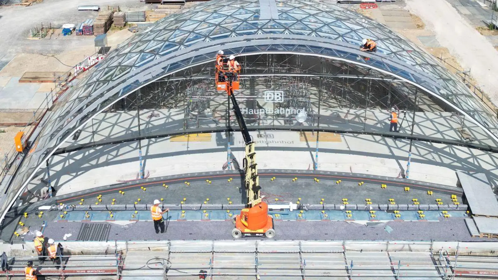 Deutlich teurer als zu Beginn geplant: Das Bahnprojekt Stuttgart 21. (Archivbild) (Foto: Bernd Weißbrod/dpa)