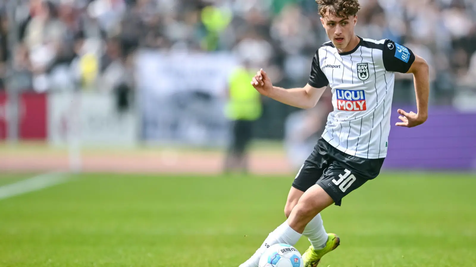 Kennt die 2. Liga: Maurice Krattenmacher spielte vergangene Saison für den SSV Ulm. (Foto: Harry Langer/dpa)