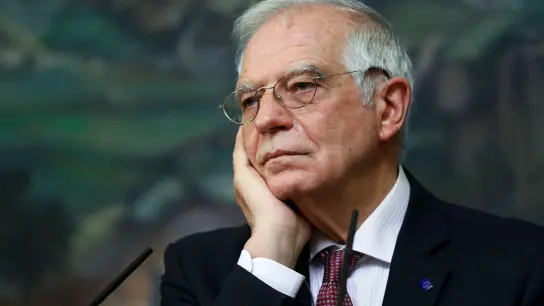Für ihn gibt es keine Alternative zum Dialog, um das Problem zu lösen: der EU-Außenbeauftragte Josep Borrell. (Foto: Russian Foreign Ministry/AP/dpa)
