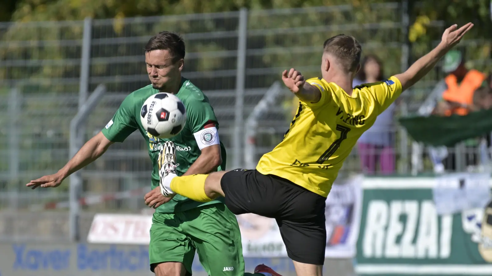 „Ein totaler Leader“: Tobias Dietrich (links) ist nach einer Sperre wieder einsatzbereit. (Foto: Martin Rügner)