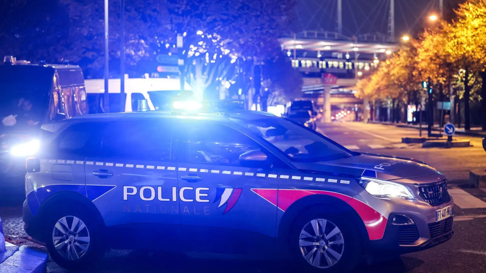 Bei einem Streit soll ein 13-Jähriger in Nizza seine Mutter mit einem Hammer erschlagen haben (Archivbild). (Foto: Christoph Reichwein/dpa)