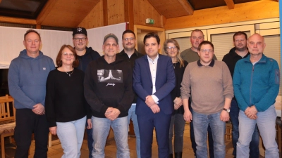 Die neu gewählte Kandidierendenliste der CSU/Freien Bürger Wilhelmsdorf bei der Nominierungsversammlung im Landgasthof Brennereistuben. (Foto: Rainer Fritsch)