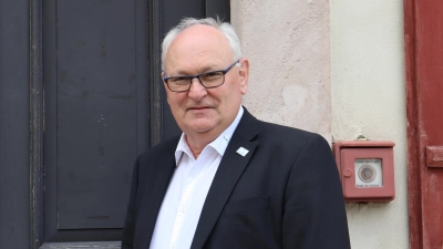 Willi Albrecht bleibt der Chef im Rathaus Weidenbach. (Foto: Antonia Müller)