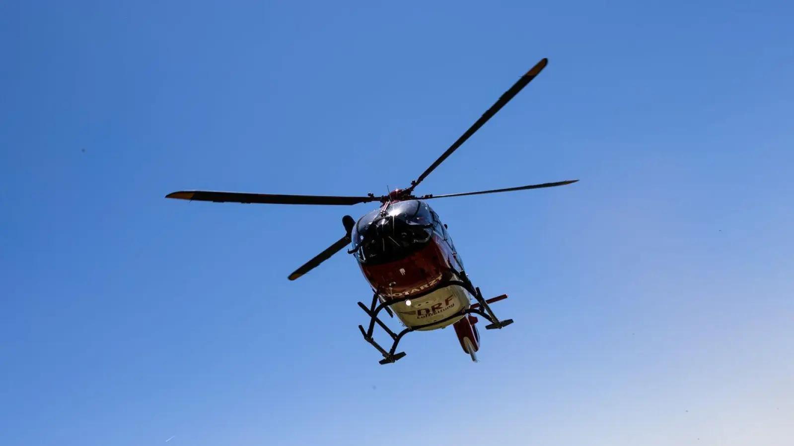 Ein 29-jähriger Biker wurde per Hubschrauber ins Krankenhaus gebracht. (Symbolbild) (Foto: Philipp von Ditfurth/dpa)