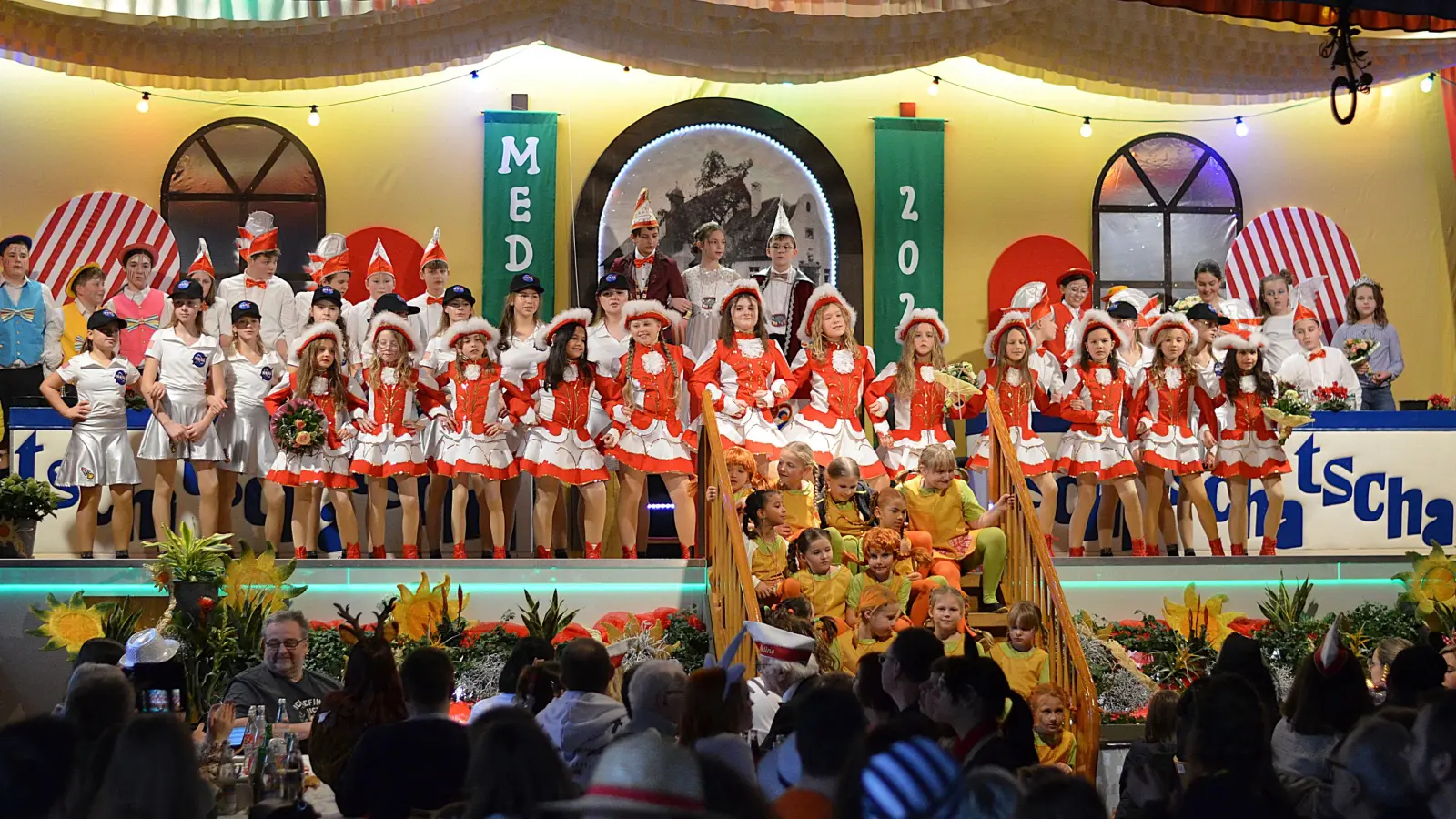 Gut gefüllt war die TSV-Turnhalle, als der Medine-Nachwuchs für gute Stimmung sorgte.  (Foto: Daniel Ganzer)