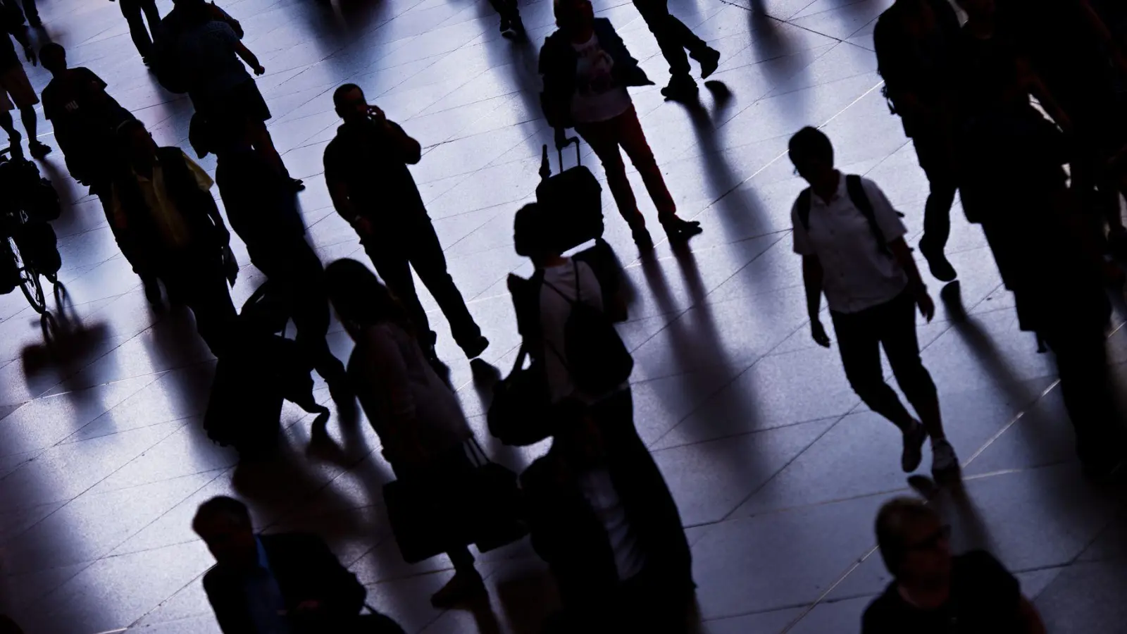 Die Polizei warnt vor Betrügern, die sich als „gestrandete“ Touristen ausgeben, um an Bargeld zu kommen. (Foto: Nicolas Armer/dpa/dpa-tmn)