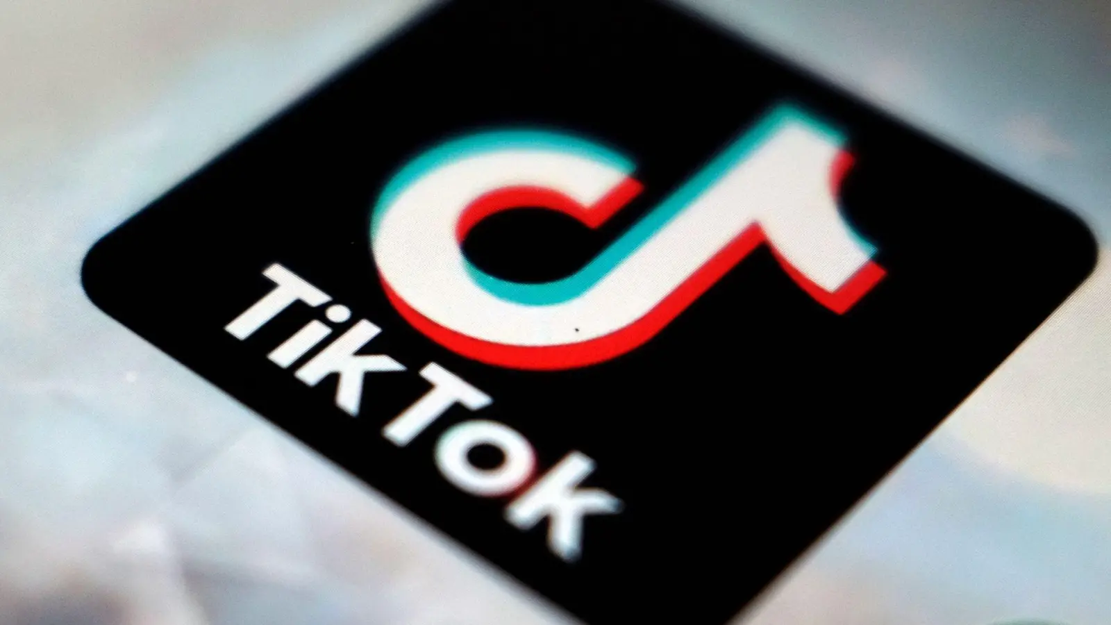 Gegen die Online-Plattform TikTok wird von seiten der EU-Kommission ein Verfahren eröffnet. (Foto: Kiichiro Sato/AP/dpa)