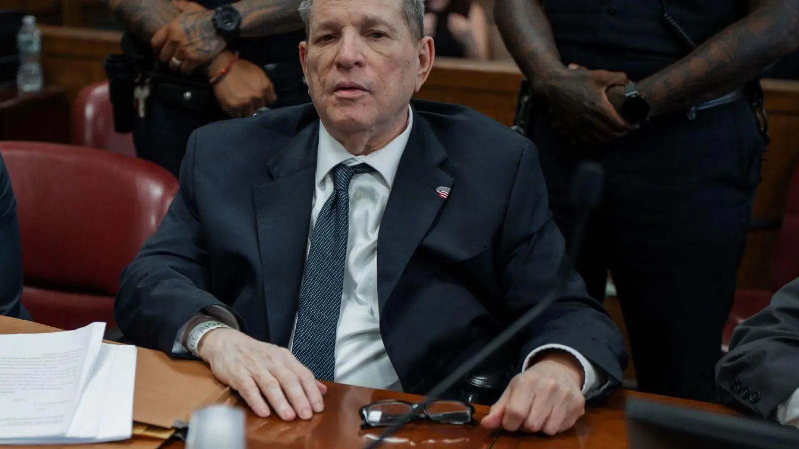 Weinstein geht es im aktuellen Verfahren darum, seinen Namen reinzuwaschen. (Archivbild) (Foto: Olga Federova/EPA Pool via AP/dpa)