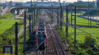 Mehrere Tage lang werden keine S-Bahnen zum Münchner Flughafen fahren. (Archivbild) (Foto: Peter Kneffel/dpa)