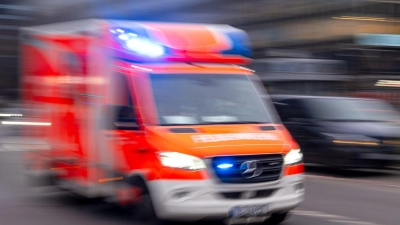 Der 83-Jährige kam mit schweren Kopfverletzungen ins Krankenhaus, wo er nun gestorben ist. (Symbolbild)  (Foto: Monika Skolimowska/dpa)
