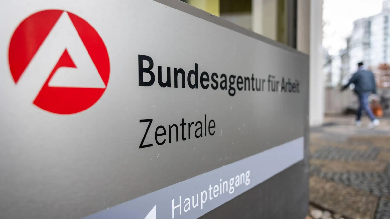 Die Herbstbelebung auf dem deutschen Arbeitsmarkt dürfte in diesem Jahr nur moderat ausfallen. (Archivbild) (Foto: Daniel Karmann/dpa)