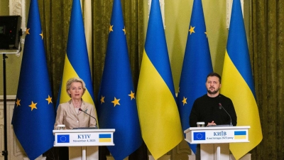 EU-Kommissionspräsidentin Ursula von der Leyen und der ukrainische Präsident Wolodymyr Selenskyj vergangene Woche in Kiew. (Foto: Philipp von Ditfurth/dpa-ENR-Pool/dpa)