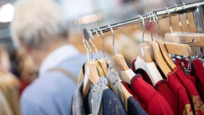 Kleidungshändler, die gute Löhne zahlen, sollen am Finanzmarkt besser gestellt werden. (Foto: Sebastian Gollnow/dpa)