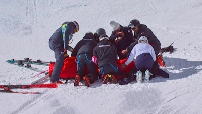 Lindsey Vonn wurde nach ihrem Sturz lange behandelt. (Foto: Uncredited/Olympic Broadcasting Services via AP/dpa)