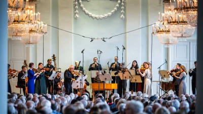 Verströmte Freude und Fröhlichkeit mit seinem Konzertprogramm: das Kammerorchester Basel in der Orangerie. (Foto: André De Geare)