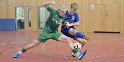 Stürmer Robin Hilpert (links, hier bei einem Hallenturnier) soll künftig in der Regionalliga Tore schießen. (Foto: Martin Rügner)