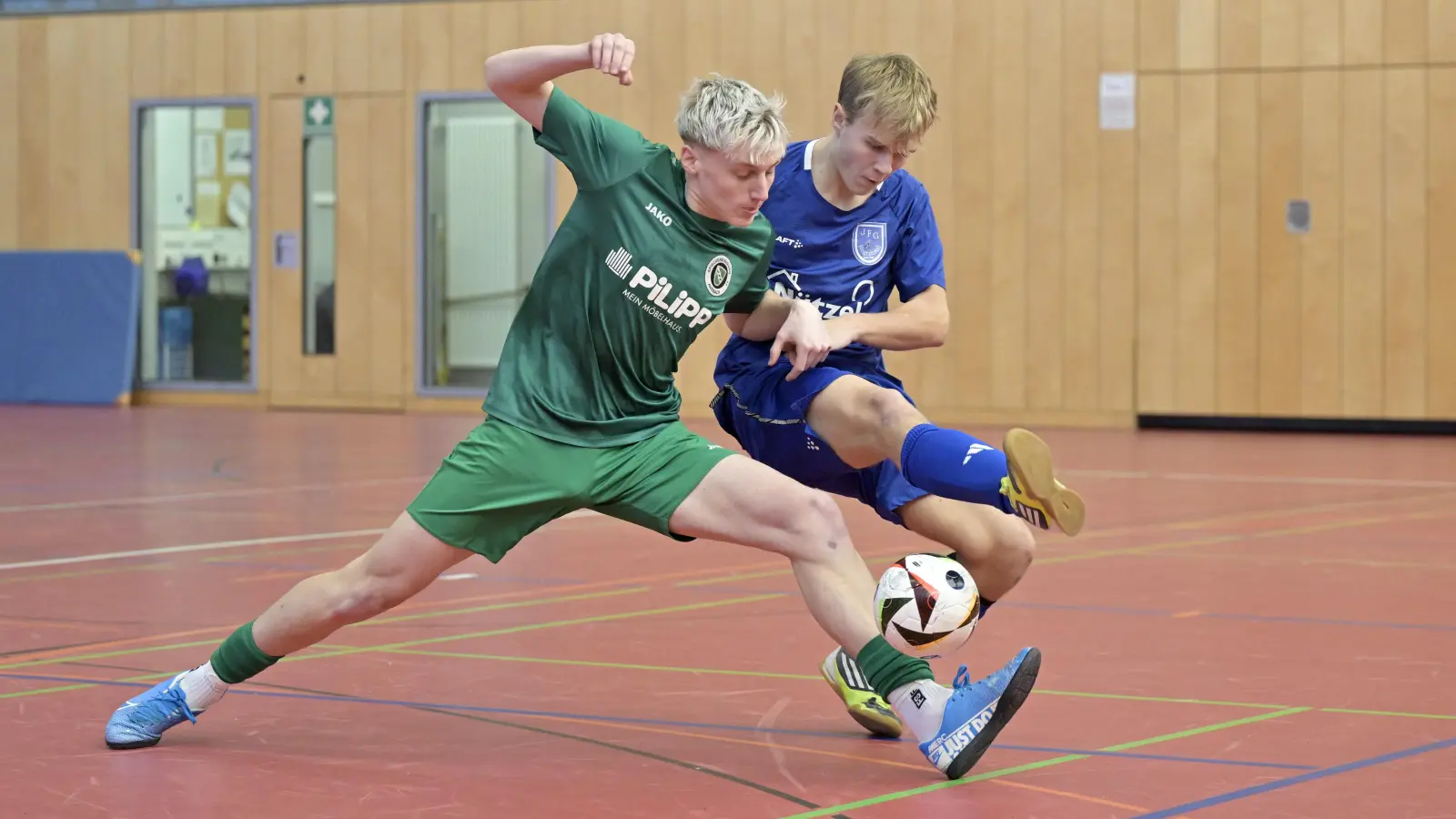 Stürmer Robin Hilpert (links, hier bei einem Hallenturnier) soll künftig in der Regionalliga Tore schießen. (Foto: Martin Rügner)