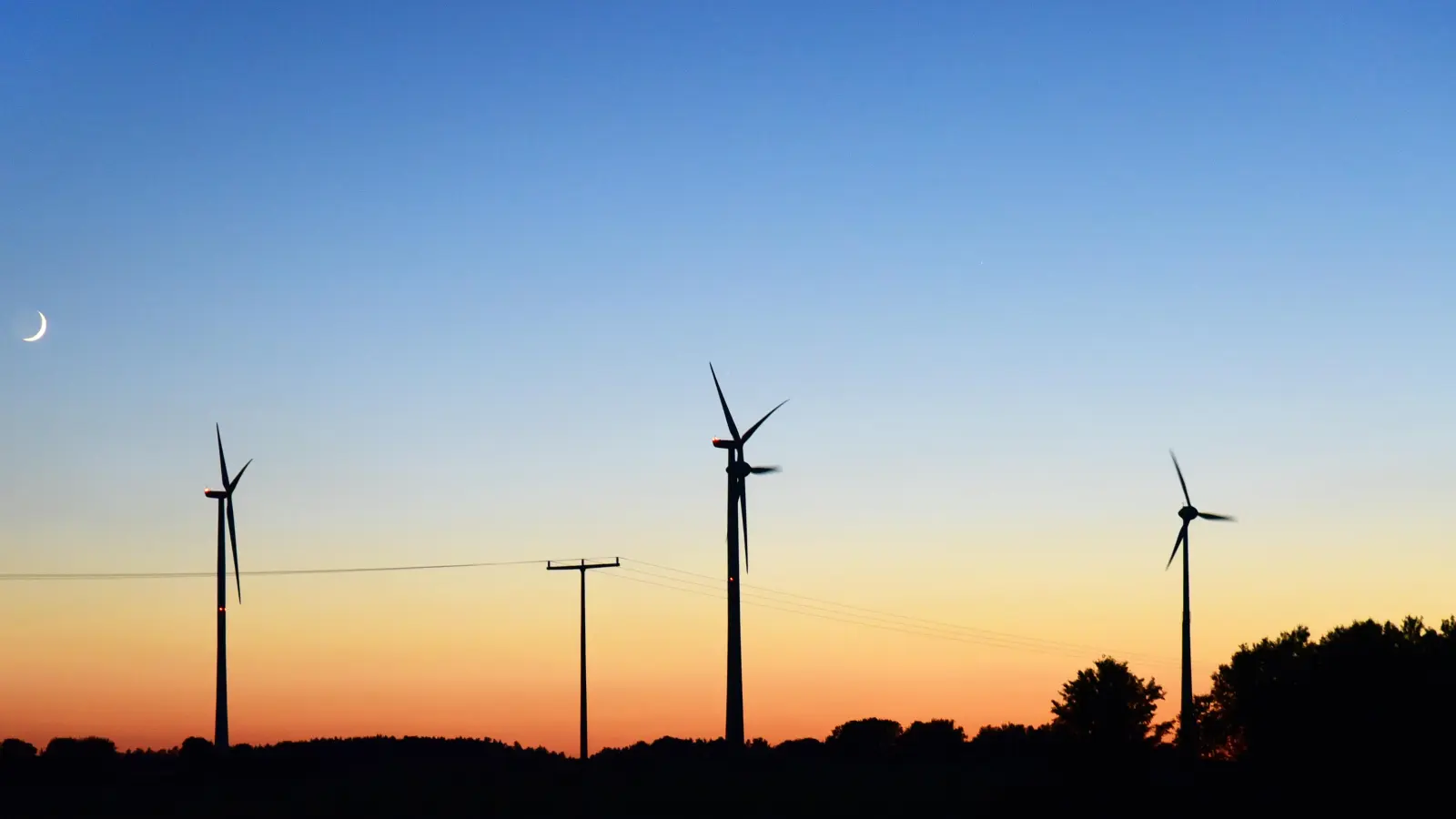 Produziert der Landkreis bald mit eigenen Windrädern Strom? Landrat Helmut Weiß kann sich das gut vorstellen. Vorher gibt es allerdings noch viele Dinge zu klären. (Foto: Jim Albright)