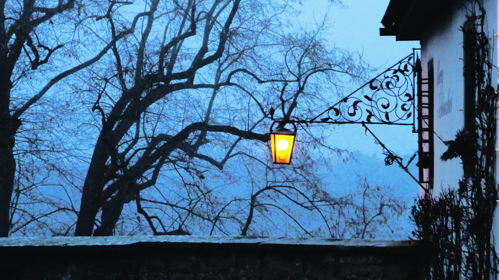 Straßenbeleuchtung in Rothenburg: Mehrere Städte in Westmittelfranken nehmen am 23. März 2024 an der „Earth Hour” teil und schalten Teile der öffentlichen Beleuchtung ab. (Foto: Clarissa Kleinschrot)