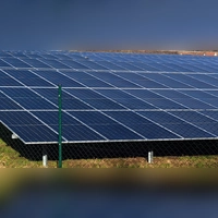 Bei Winterschneidbach soll auf einer Fläche von rund 5,21 Hektar eine neue Freiflächen-Photovoltaikanlage entstehen. Seit über drei Jahren wird über das Vorhaben in den städtischen Gremien diskutiert. (Symbolbild: Sabine Rohn)