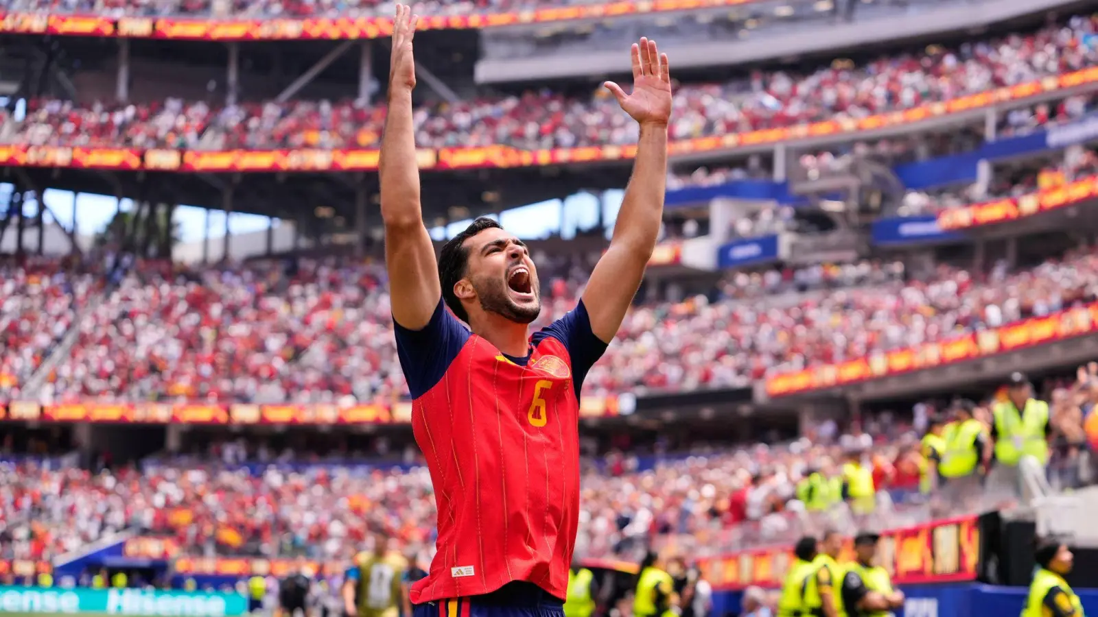 Schon wieder Matchwinner: Mikel Merino traf zum 2:1. (Foto: Mark J. Terrill/AP/dpa)