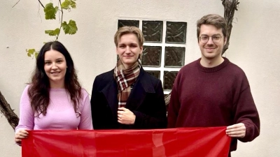 Kandidieren für den Neustädter Stadtrat (von links): Chiara Kunze, Andre Hufnagel (auch Bürgermeisterkandidat) und Hendrik Müller. (Foto: Johannes Zimmermann)