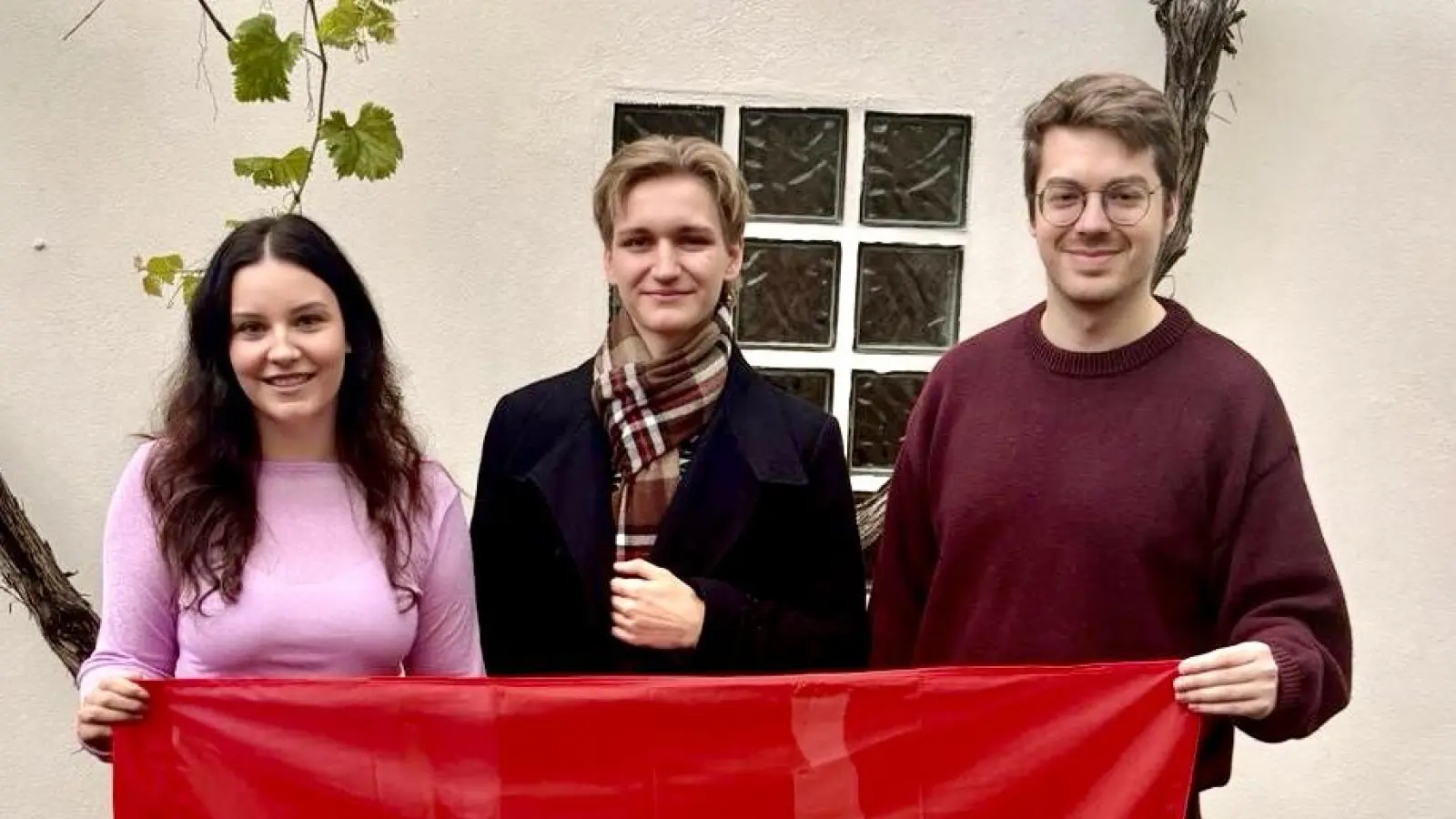 Kandidieren für den Neustädter Stadtrat (von links): Chiara Kunze, Andre Hufnagel (auch Bürgermeisterkandidat) und Hendrik Müller. (Foto: Johannes Zimmermann)