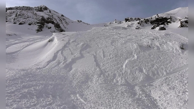 Ein deutscher Skifahrer starb unter einer Lawine in Tirol. (Symbolbild) (Foto: Zoom.Tirol/APA/dpa)