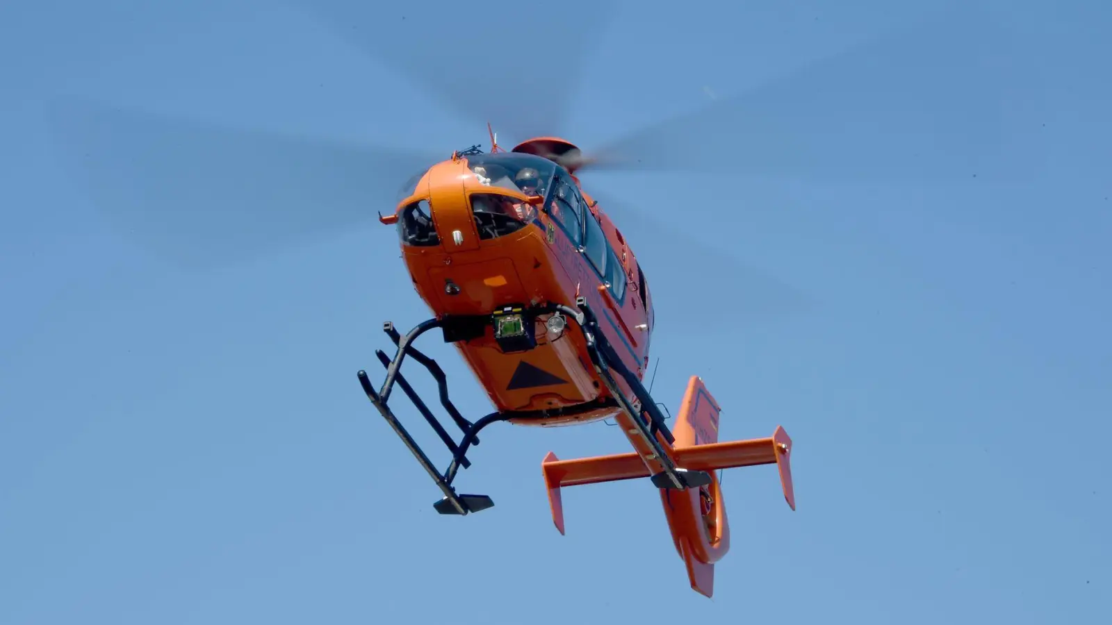 Ein Rettungshubschrauber brachte den schwer verletzten Schüler in eine Spezialklinik. (Symbolbild) (Foto: Carsten Rehder/dpa)