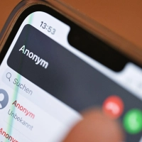 Achtung! Wenn jetzt einer etwas von einem plötzlichen Notfall am Telefon sagt und Geld fordert, ist Vorsicht angesagt. (Foto: Bernd Weißbrod/dpa)