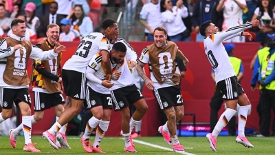 Die DFB-Elf bejubelte den deutschen Sieg. (Foto: Tom Weller/dpa)