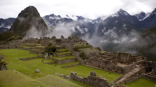 Die Inkastätte Machu Picchu ist die bekannteste Touristenattraktion von Peru. (Foto: Marco Garro/dpa/dpa-tmn)