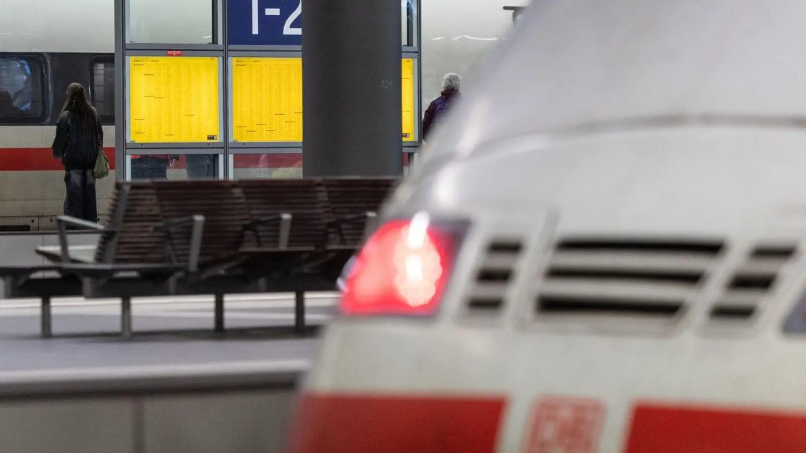 Die Deutsche Bahn muss auf den nächsten Warnstreik der GDL reagieren. (Foto: Hannes P. Albert/dpa)