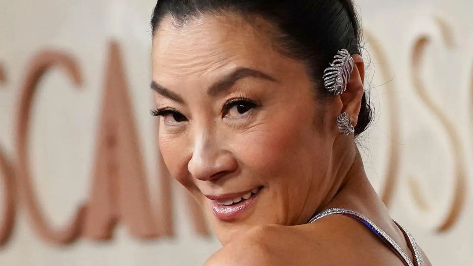 Michelle Yeoh wird in Hollywood mit einem Stern gefeiert. (Archivbild)  (Foto: Jordan Strauss/Invision/dpa)
