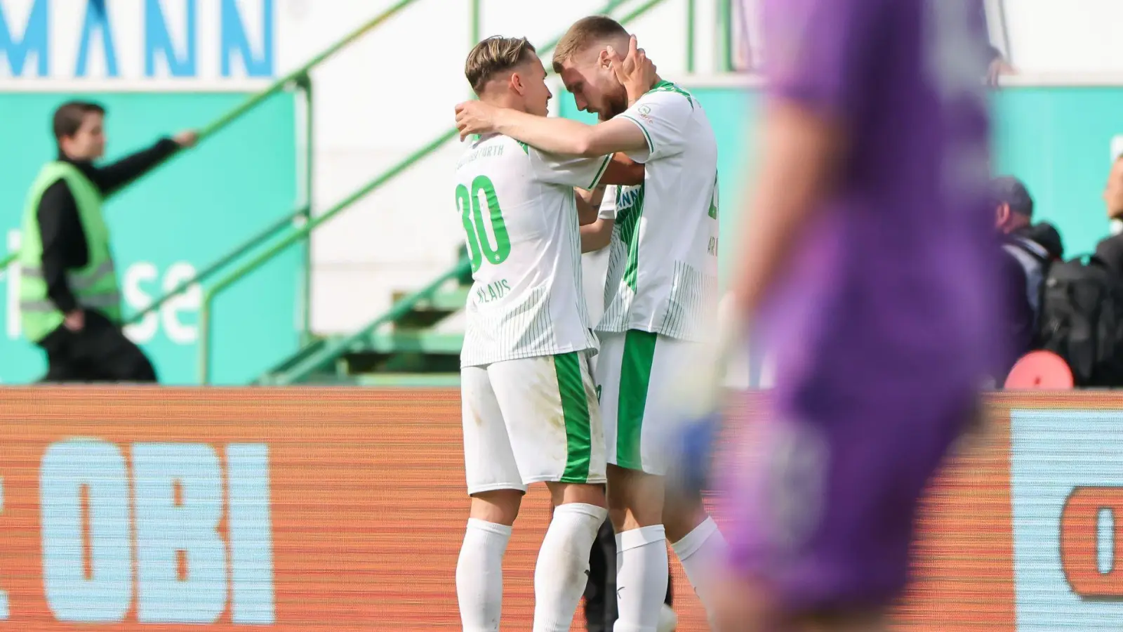 Für die Spieler von Greuther Fürth geht es in die Relegation. (Foto: Daniel Löb/dpa)