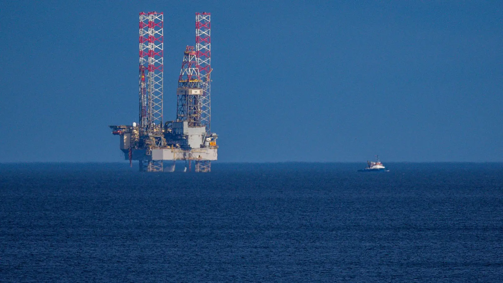 Ein Unternehmen ist bei der Suche nach Öl und Gas vor der polnischen Küste fündig geworden. (Archivbild) (Foto: Jens Büttner/dpa)