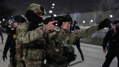 Die Einwanderungsbehörde ICE ist auch in Minnesota im Einsatz - Demonstranten protestieren seit längerem dagegen.  (Foto: Yuki Iwamura/AP/dpa)