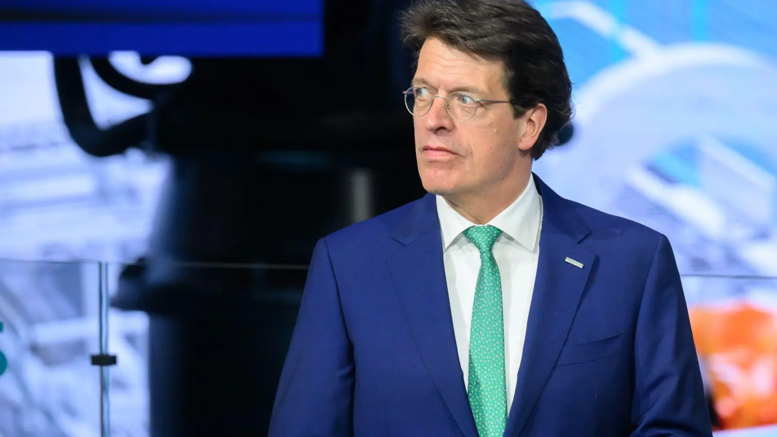 Derzeit liefert Schaeffler nur im Rahmen seiner Luftfahrt-Geschäfte in den USA für die Rüstungssparte (Archivbild).  (Foto: Julian Stratenschulte/dpa)