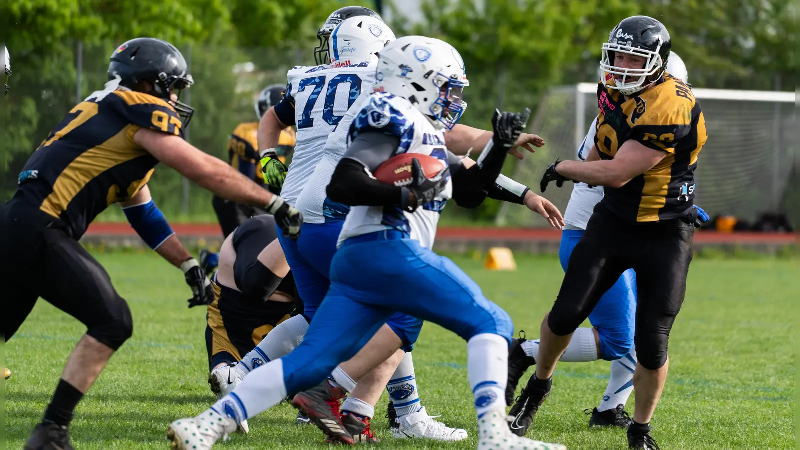 Daniel Rottluff auf dem Weg zu einem weiteren Touchdown für die Ansbach Grizzlies. (Foto: Tobias Wernick)