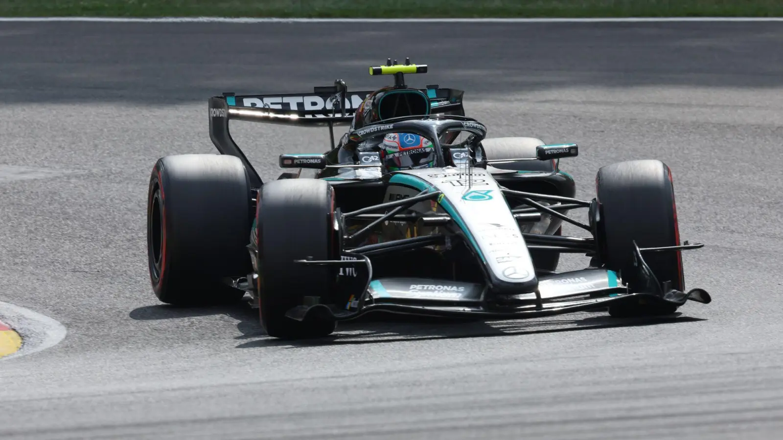 Kimi Antonelli auf dem Kurs in den Ardennen. (Foto: Omar Havana/AP/dpa)