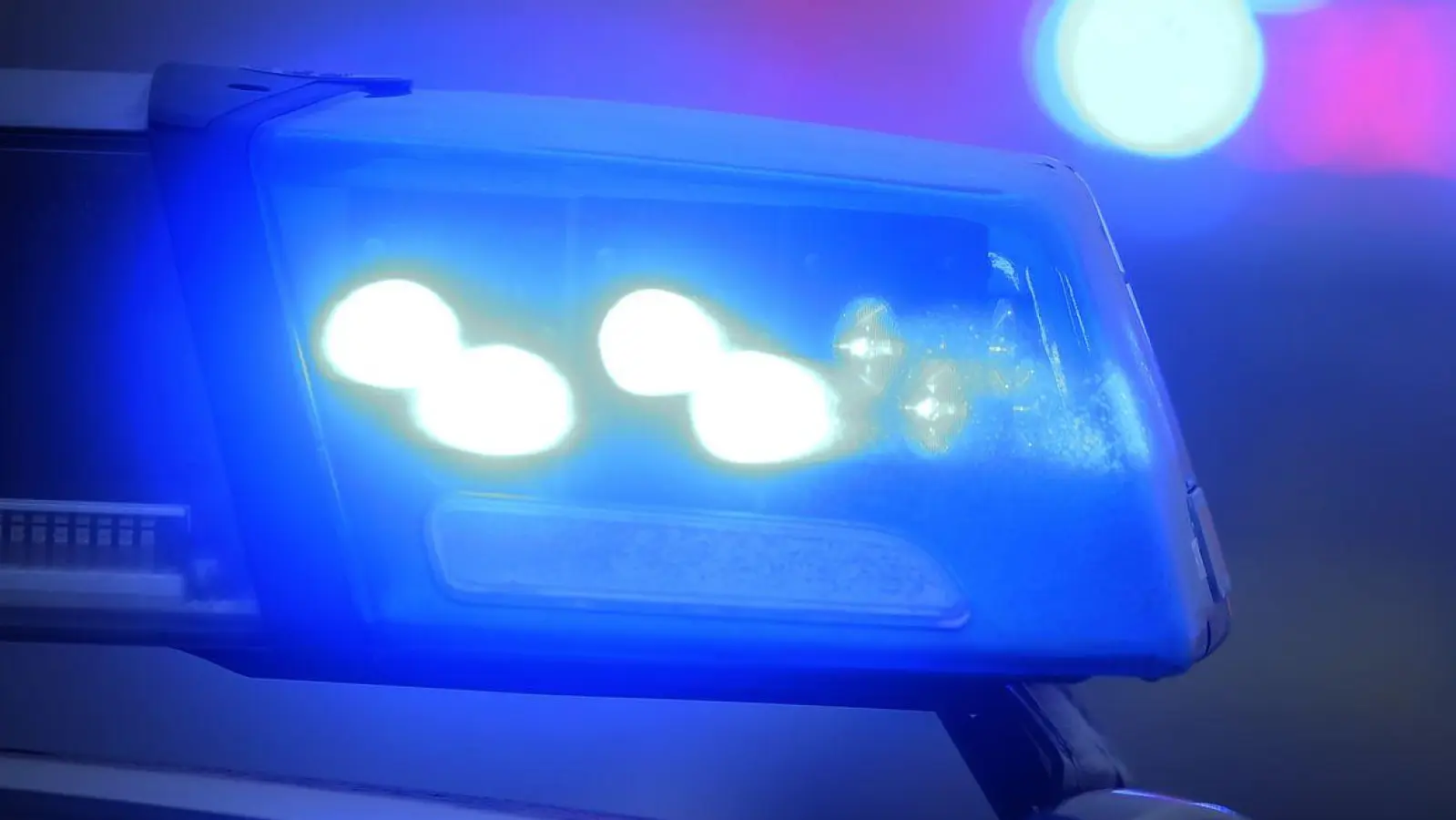 Nach einem Angriff auf einen 49-Jährigen in Augsburg ermittelt die Polizei wegen eines versuchten Tötungsdelikts. (Symbolbild) (Foto: Karl-Josef Hildenbrand/dpa)