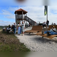 Bei der Bremsertour wurden die Himmelsliegen eingeweiht und gleich getestet. Dazu gab es Tipps von der Weinprinzessin Alisa I.. (Foto: Judith Marschall)