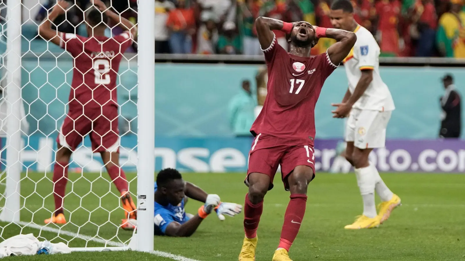 Katar ist als zweiter WM-Gastgeber nach Südafrika (2010) in der Vorrunde gescheitert. (Foto: Hassan Ammar/AP/dpa)
