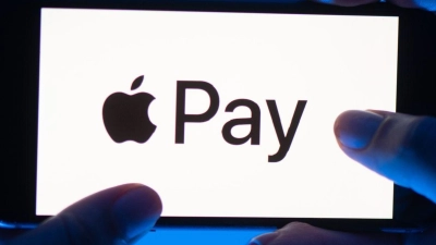 Apple macht im Streit um Apple Pay Zusagen. (Illustration) (Foto: Sebastian Kahnert/dpa)