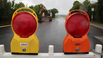 Im Laufe des Donnerstags will das Staatliche Bauamt die Sperrung der Staatsstraße 1066 zwischen Windmühle und Elpersdorf aufheben. (Foto: Robert Maurer)