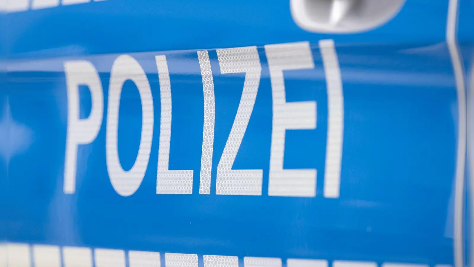 Um einen Unfall zwischen Maulmacher und Burgstall musste sich die Polizei kümmern. (Symbolbild: Boris Roessler/dpa)